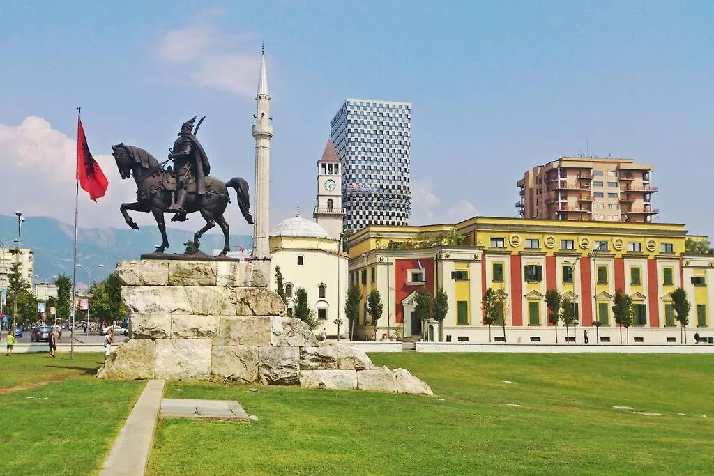 11 Steps From The Center, Lovely Studio Apartment Tirana