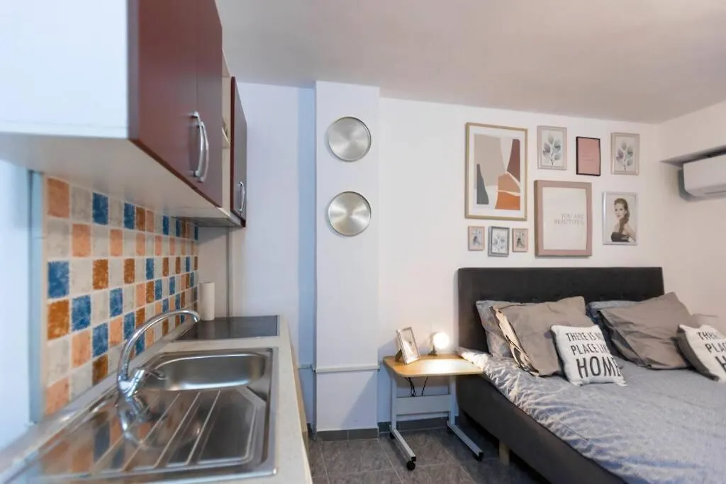 Apartment 11 Steps From The Center, Lovely Studio