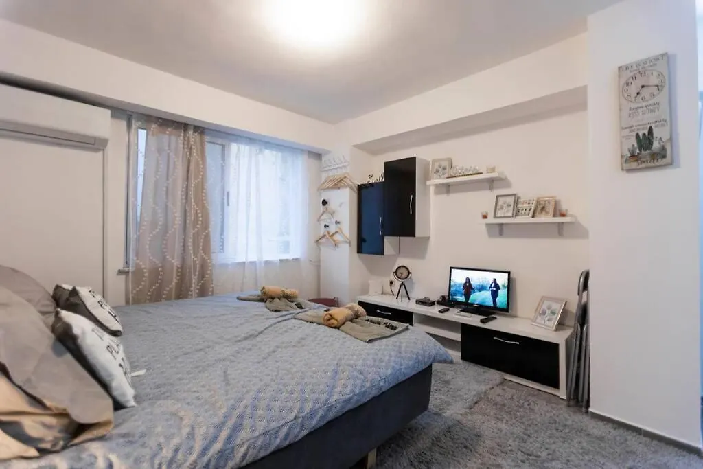 11 Steps From The Center, Lovely Studio Apartment