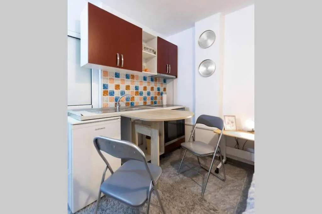 11 Steps From The Center, Lovely Studio Apartment Tirana