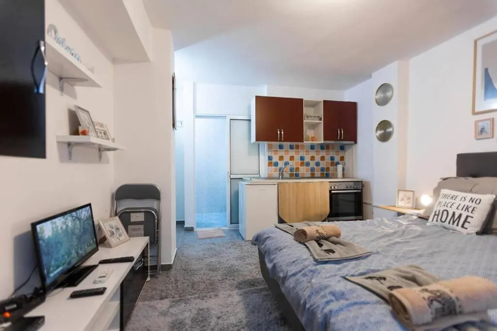 Apartment 11 Steps From The Center, Lovely Studio